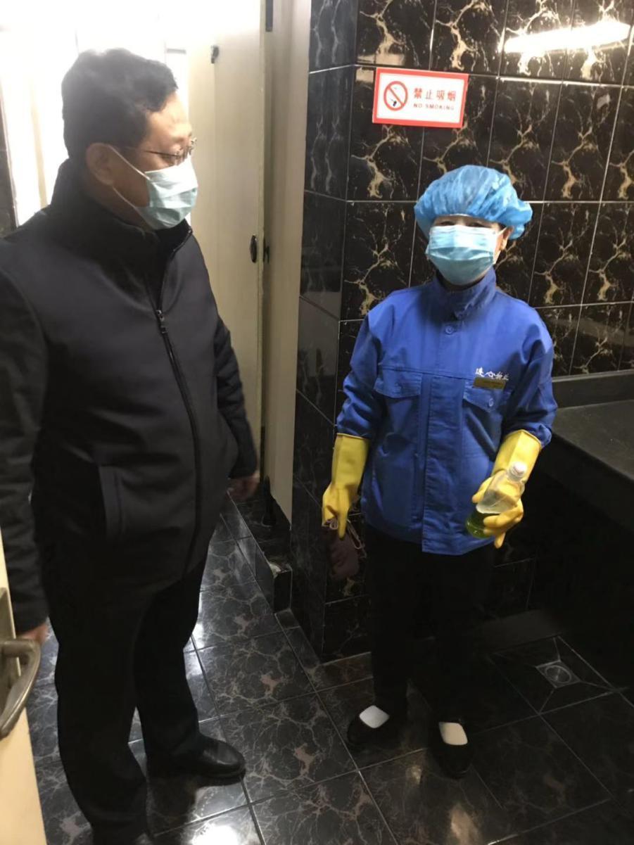 為業主生命健康筑起“安全屏障”——市政協委員、濟南連心物業黨支部書記、董事長王宏勇奮戰一線，勇作“最美逆行者” 消毒服務